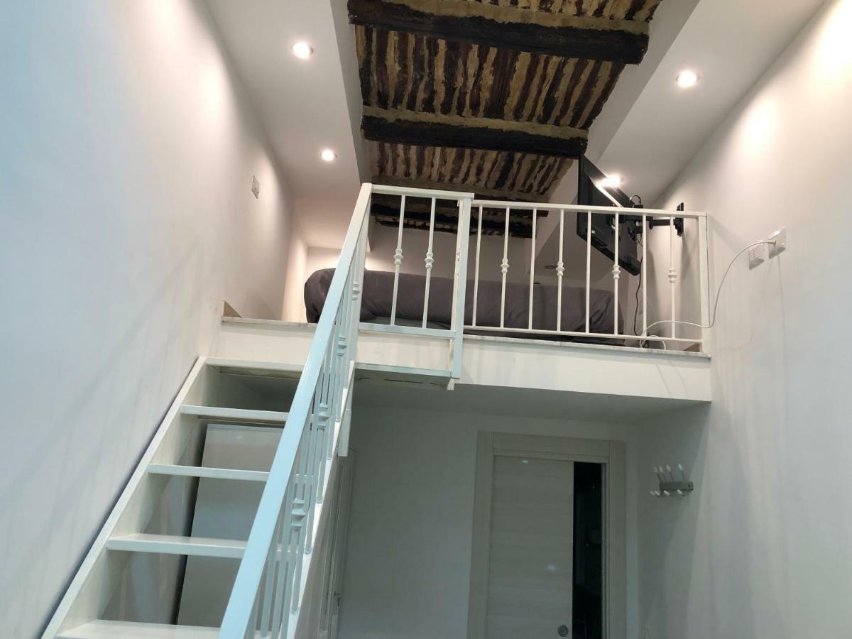 La Casina Di Lia In Via Dei Tribunali Naples Extérieur photo